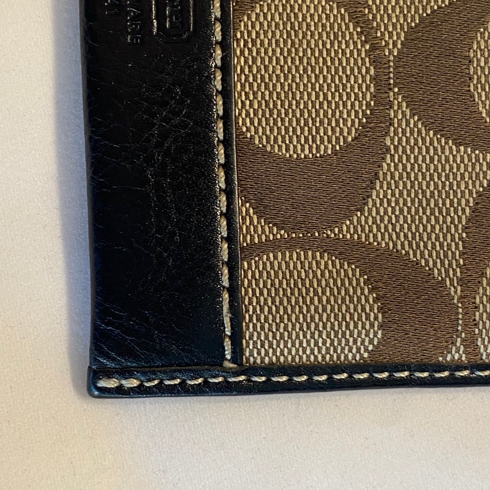 COACH Zippy Wallet Monogram Logo ID Keychain - Picture 4 of 6